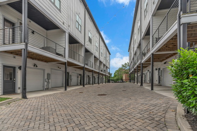 2001 Convent Pl