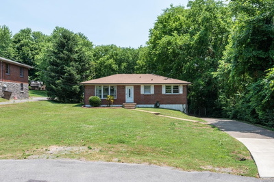 1221 Harwood Dr