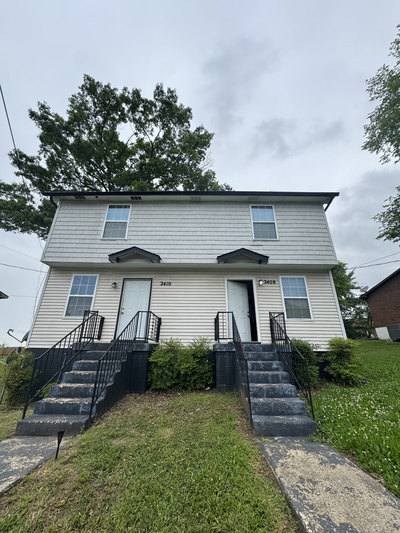 2408 Woodale Ln