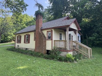 662 Happy Hollow Rd