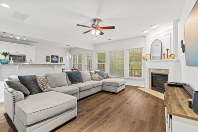 427 Lazy Creek Ln