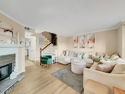 61 Rolling Meadows Dr