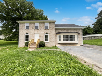 211 Pinehurst Dr