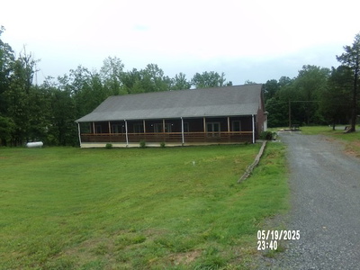 Exterior view of 1835 Mosley Ferry Rd in Chapmansboro, TN