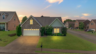 3028 Honeysuckle Dr