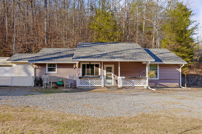 Exterior view of 1158 Pryor Cove Road in Jasper, TN
