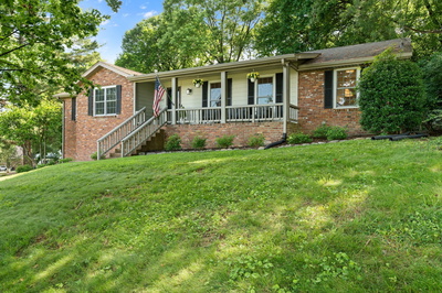 5107 Stoneleigh Cir