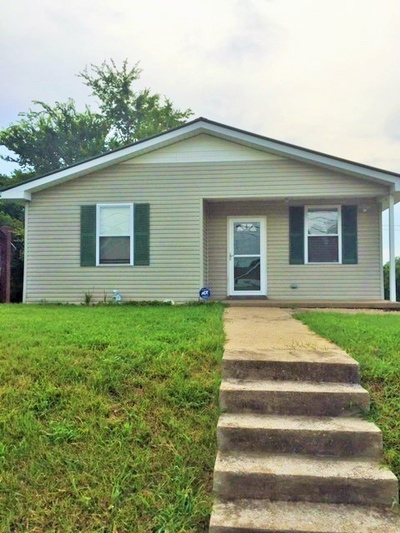 906 Martin St