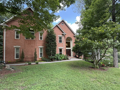 7018 Willowick Dr