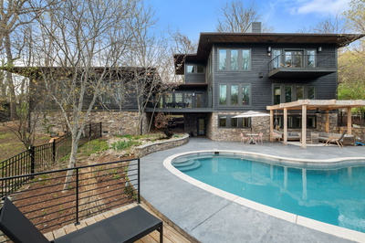 1122 Oman Dr