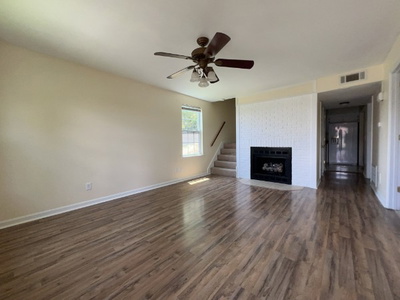 114 Deerpoint Ln