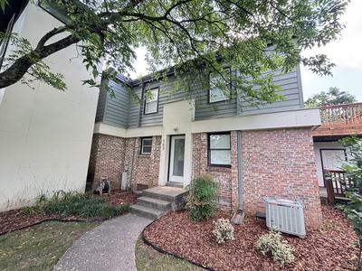 940 Gale Ln