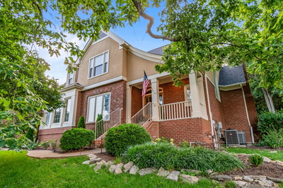 801 Vivians Way
