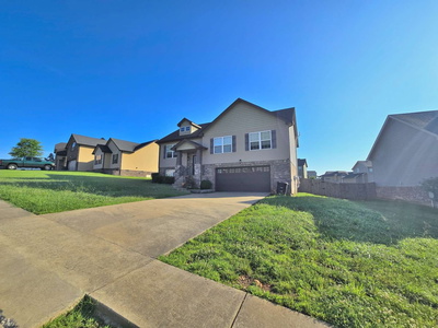 1085 Castlerock Dr