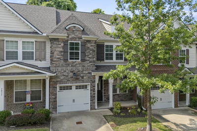 1013 Livingstone Ln