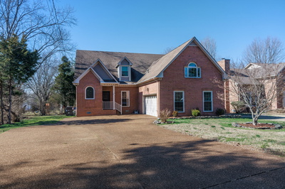 196 London Ln