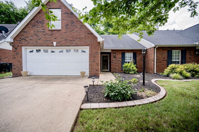 2747 Stonehedge Dr