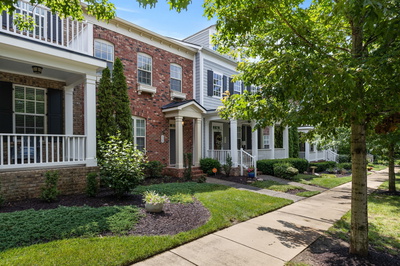 526 Sydenham Dr