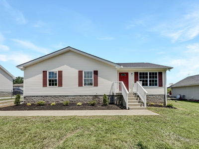 Exterior view of 147 Greystone Dr in Springfield, TN