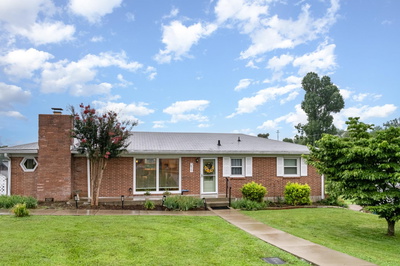 211 Perlen Dr