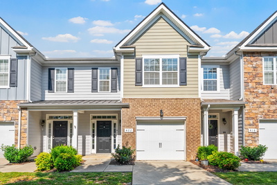 422 Manor Row