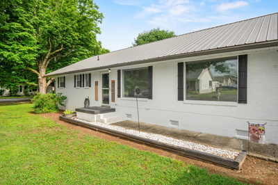 Exterior view of 314 W 2nd Street in Jasper, TN