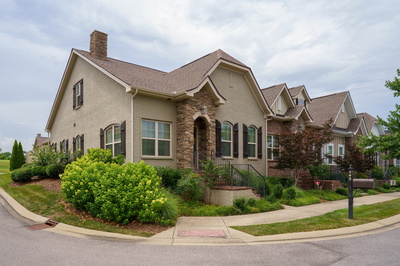 405 Carriage House Ln