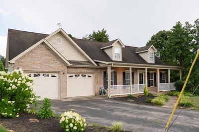 1374 Village Ct