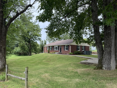 101 Lake Circle Dr