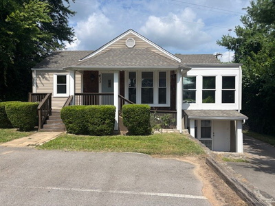 633 W Iris Dr