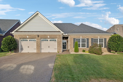 Exterior view of 1026 Waterstone Dr in Lebanon, TN