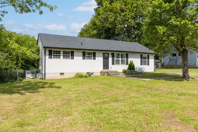 Exterior view of 418 Woods Ave, N in Lewisburg, TN