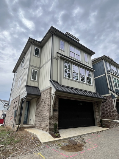 123 Honeywine St