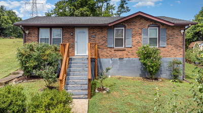 2328 Woodridge Dr