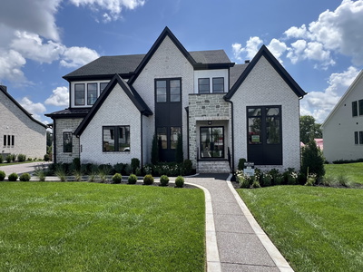 1552 White Barn