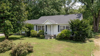 Exterior view of 222 Hatchett Hollow Rd in Cornersville, TN