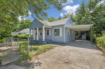 906 Debow St