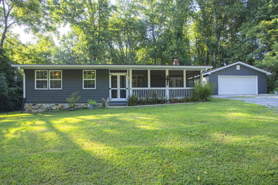 Exterior view of 6297 Old Hickory Blvd in Whites Creek, TN