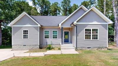 Exterior view of 1663 Taylor Town Rd in White Bluff, TN