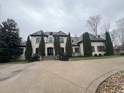 1090 Stockett Dr