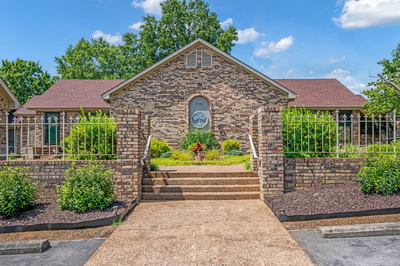 Exterior view of 710 W College St in Dickson, TN