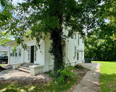 Exterior view of 106 S University St in Murfreesboro, TN