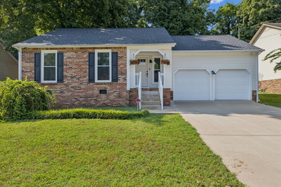 Exterior view of 223 Valley Dr in Columbia, TN