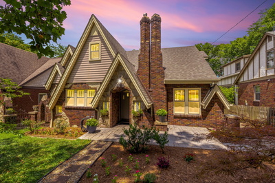 2706 Woodlawn Dr