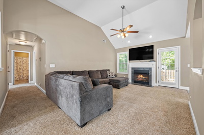 1245 Meachem Dr