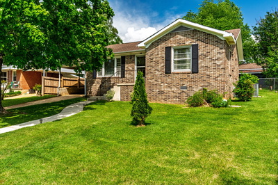 Exterior view of 801 1st Ave in Fayetteville, TN