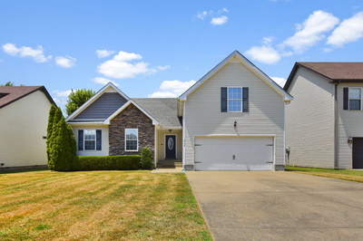 Exterior view of 3738 Suiter Road in Clarksville, TN