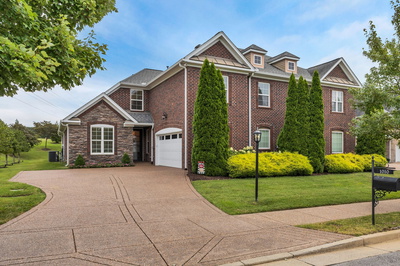 1010 Larkwood Dr