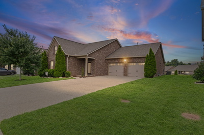 1353 Whispering Oaks Dr