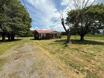 Exterior view of 822 Blanton School Rd in Woodbury, TN